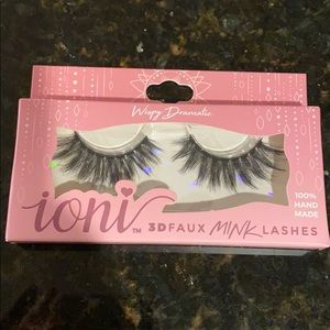NWT Ioni lashes Wispy Dramatic